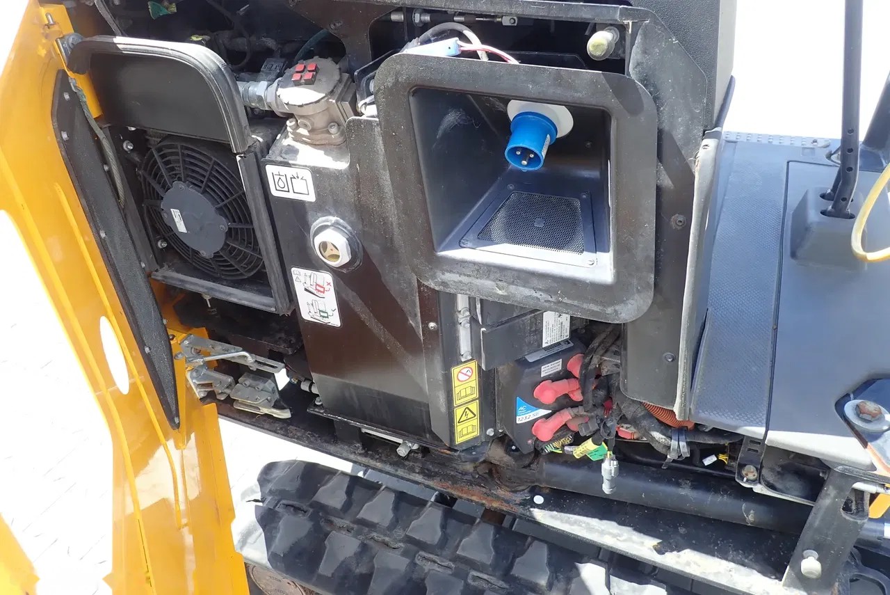 2019 JCB 19C-1 E, 1 017 mth, dovoz Skladem v EU — foto 15 z 19