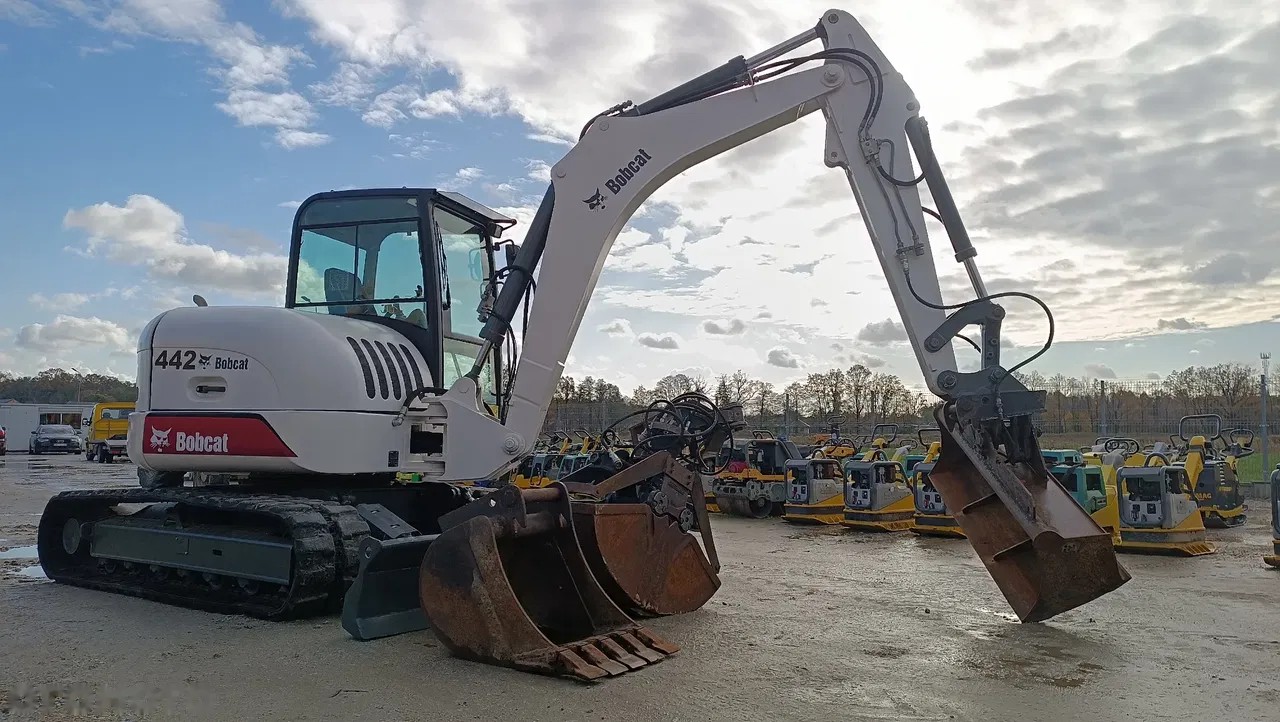 2004 Bobcat 442, 7 680 mth, dovoz Skladem v EU — foto 10 z 13