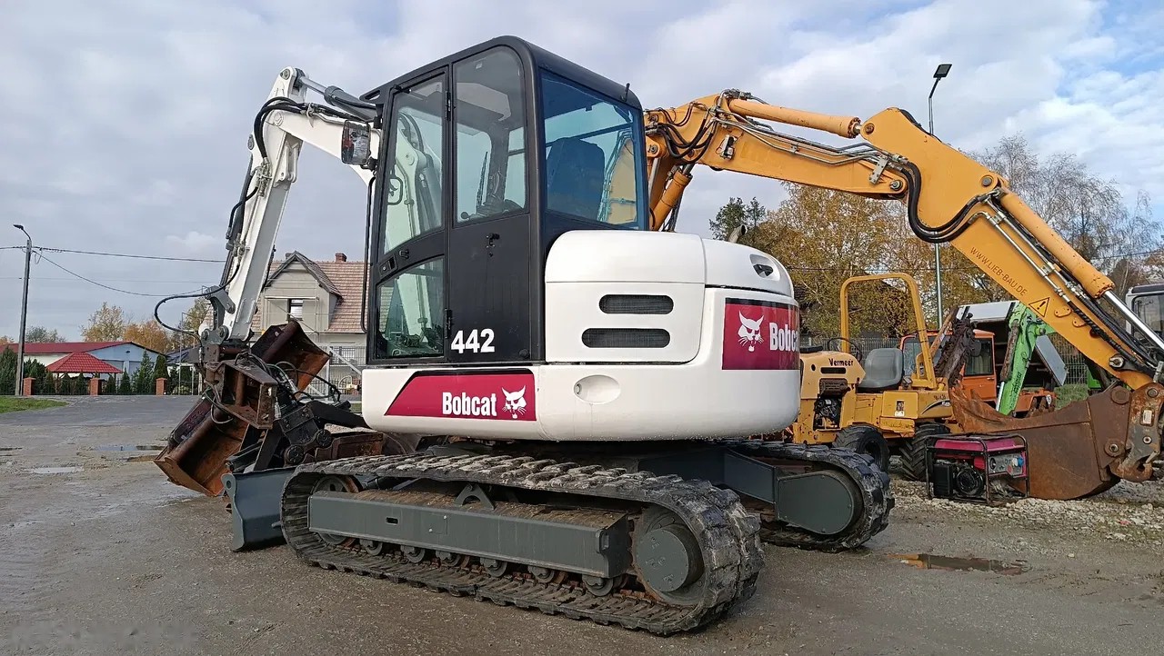 2004 Bobcat 442, 7 680 mth, dovoz Skladem v EU — foto 3 z 13