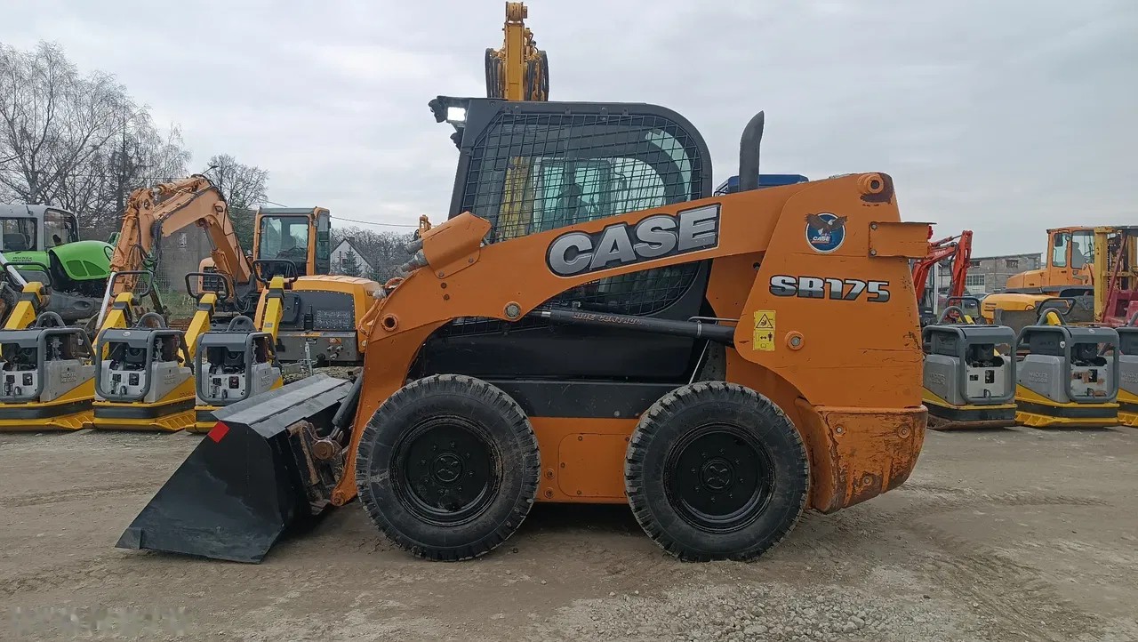 2014 Case SR 175, 3 000 mth, dovoz Skladem v EU — foto 8 z 13