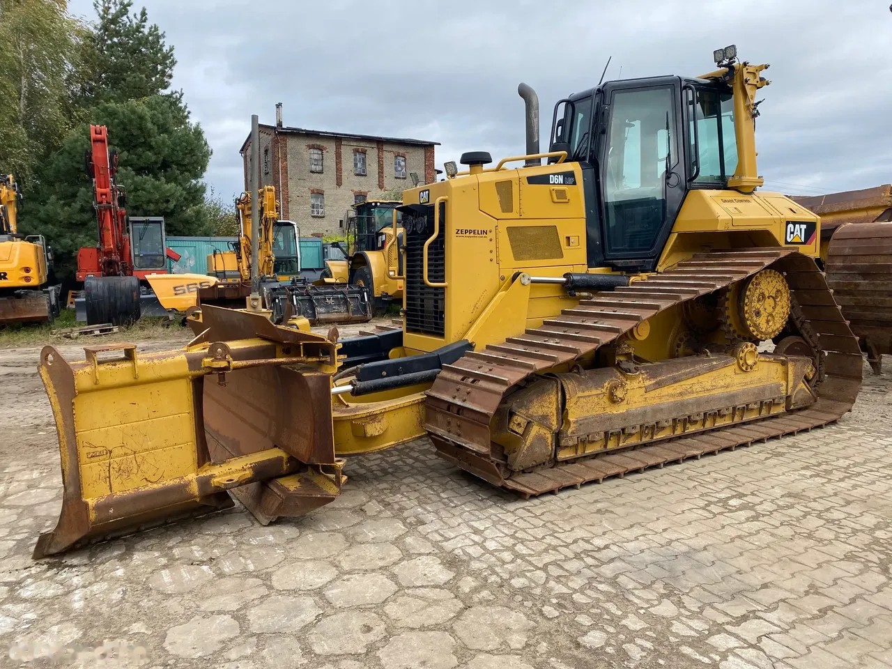 2017 Caterpillar D6N, 8 000 mth, dovoz Skladem v EU — foto 2 z 23