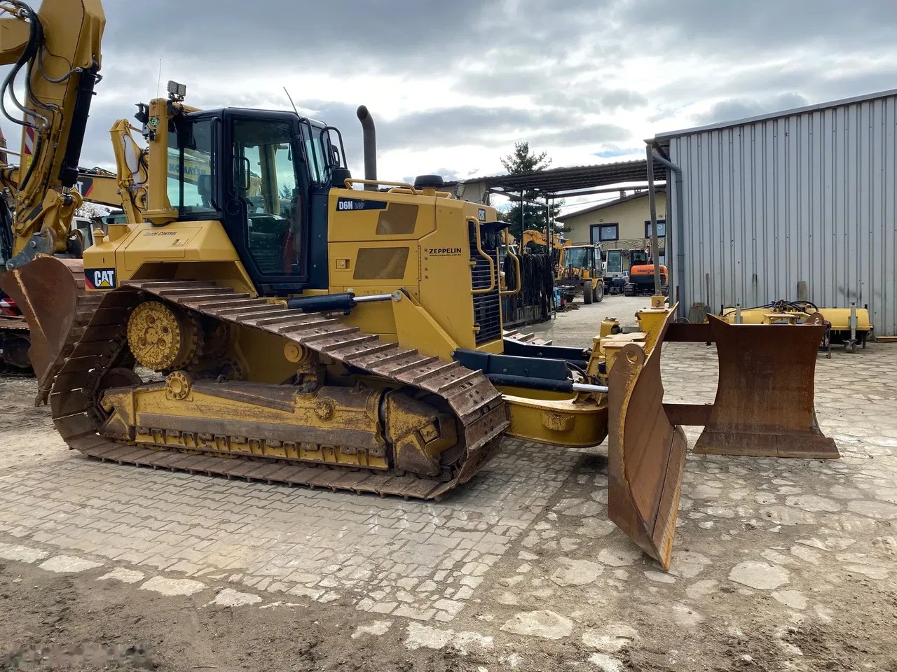 2017 Caterpillar D6N, 8 000 mth, dovoz Skladem v EU — foto 3 z 23