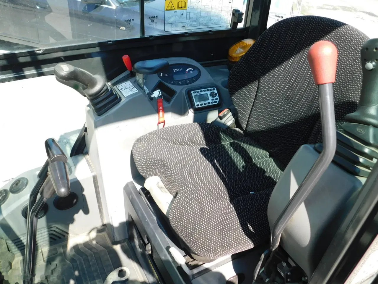 2023 Bobcat E19, 690 mth, dovoz Skladem v EU — foto 9 z 11