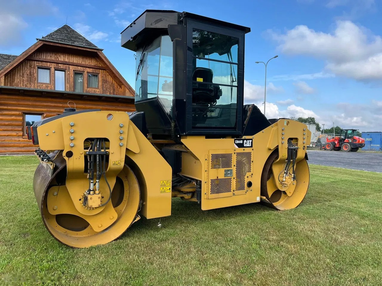 2015 Caterpillar CB44B, 800 mth, dovoz Skladem v EU — foto 2 z 10