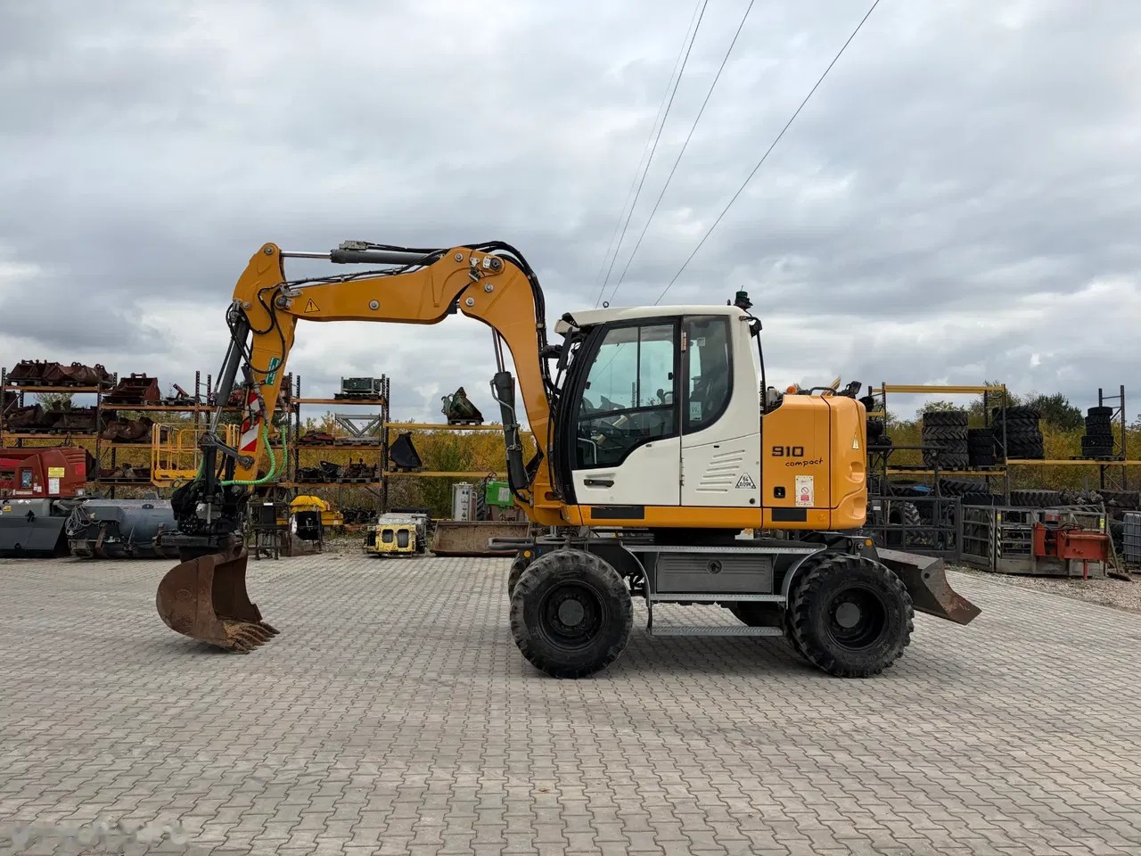 2016 Liebherr A910, 10 720 mth, dovoz Skladem v EU — foto 1
