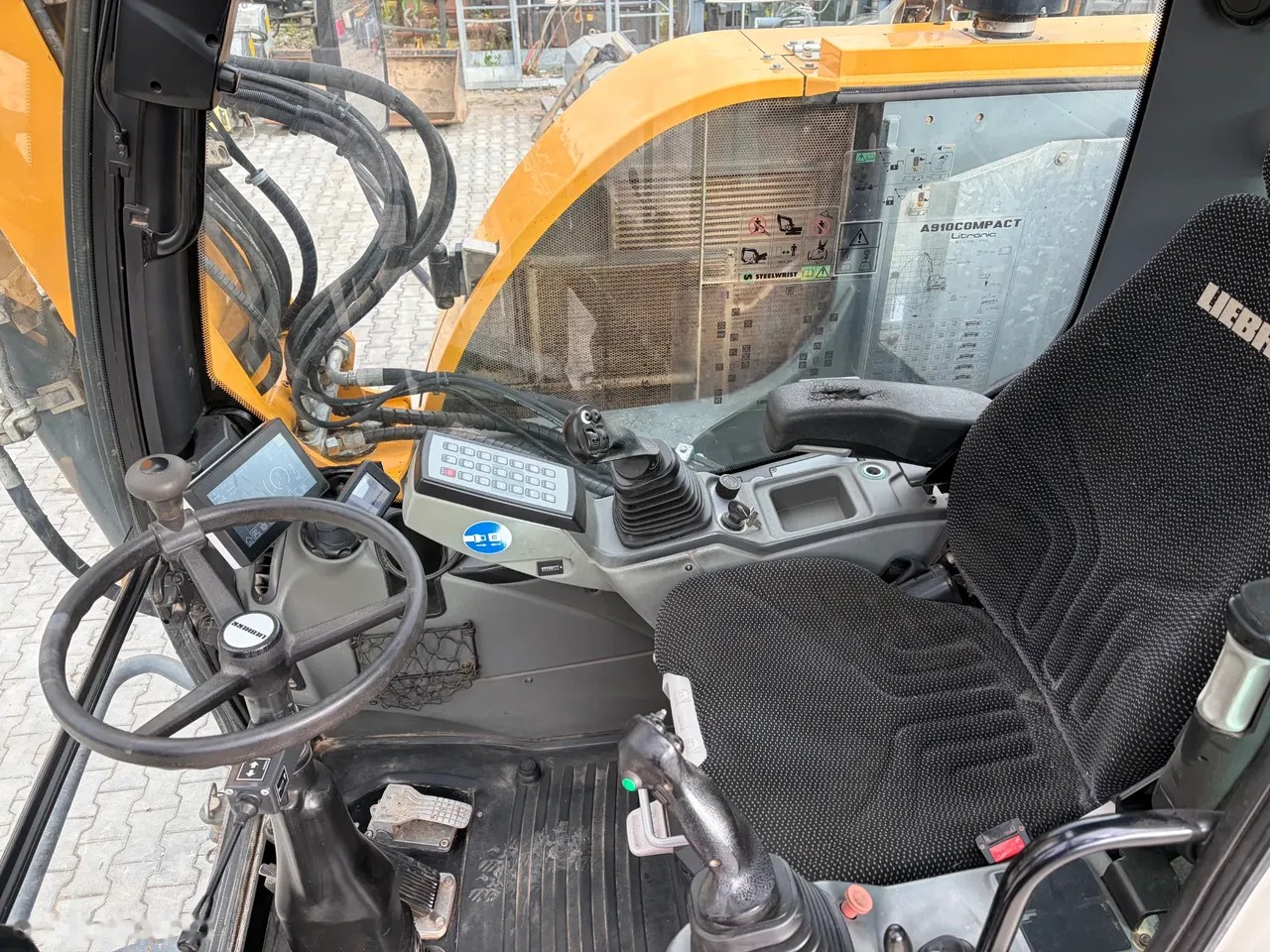 2016 Liebherr A910, 10 720 mth, dovoz Skladem v EU — foto 11 z 17
