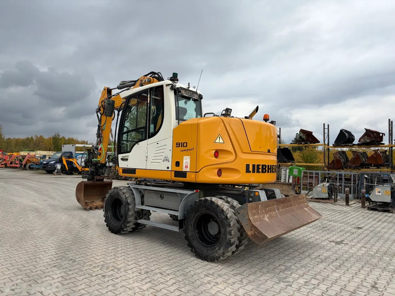 2016 Liebherr A910, 10 720 mth, dovoz Skladem v EU — foto 3 z 17
