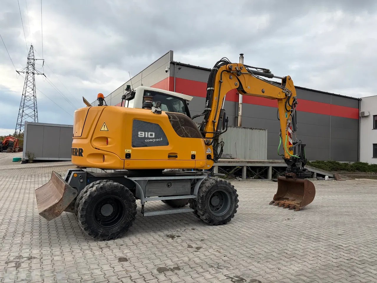 2016 Liebherr A910, 10 720 mth, dovoz Skladem v EU — foto 4 z 17