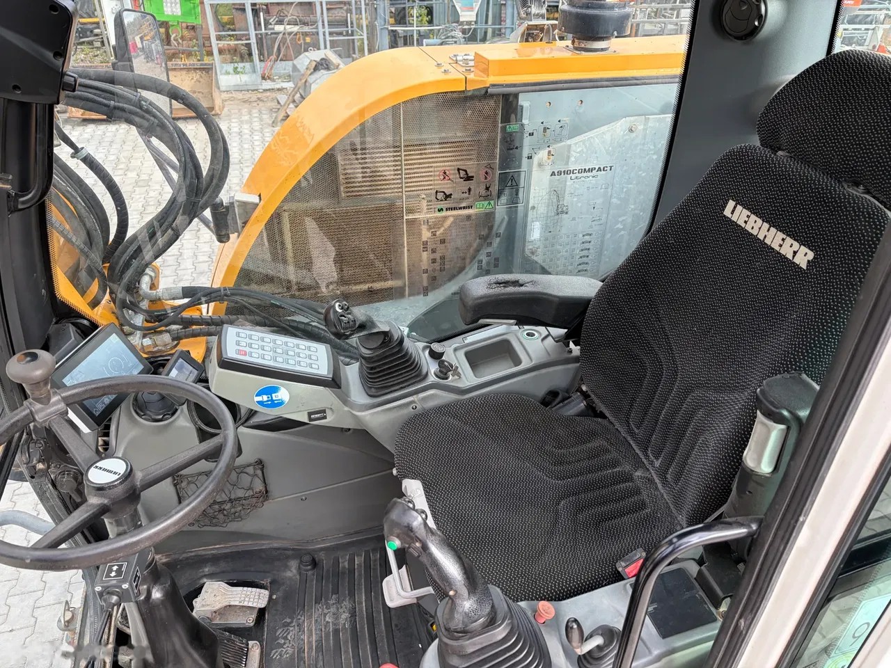 2016 Liebherr A910, 10 720 mth, dovoz Skladem v EU — foto 9 z 17