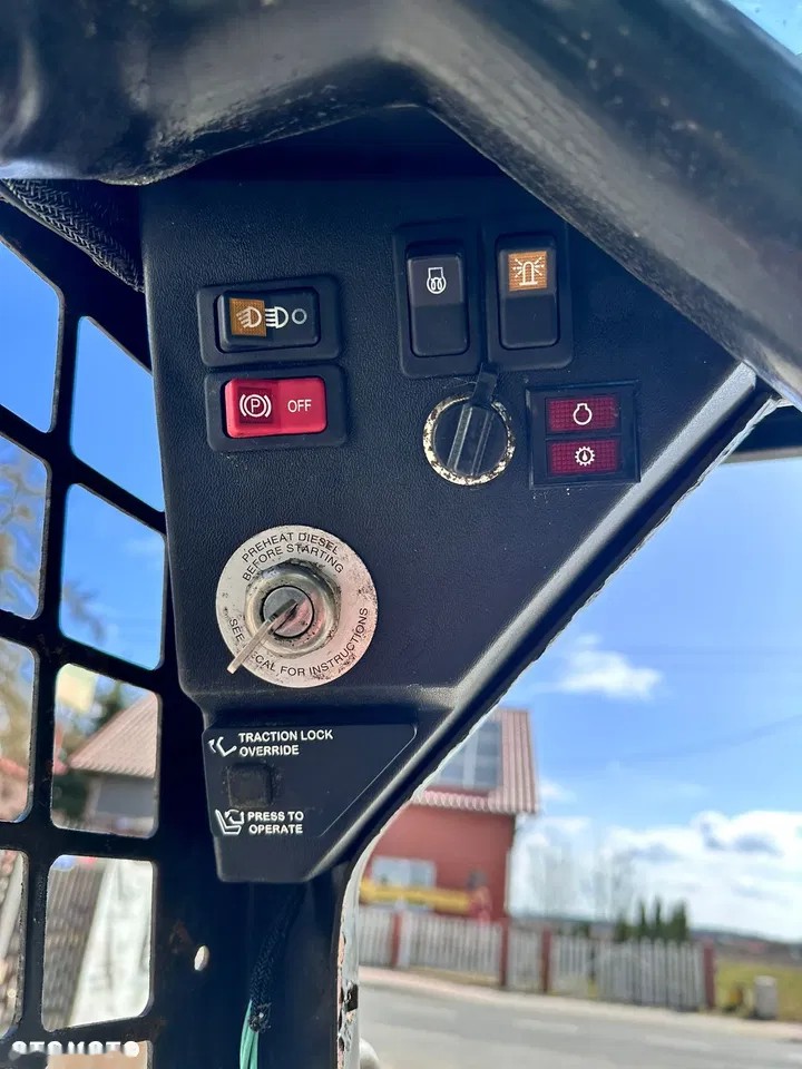 2002 Bobcat 463, 5 609 mth, dovoz Skladem v EU — foto 8 z 9