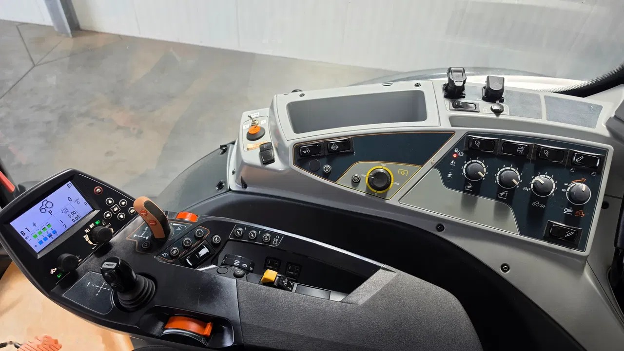 2015 Valtra, 4 200 mth, dovoz Skladem v EU — foto 3 z 24