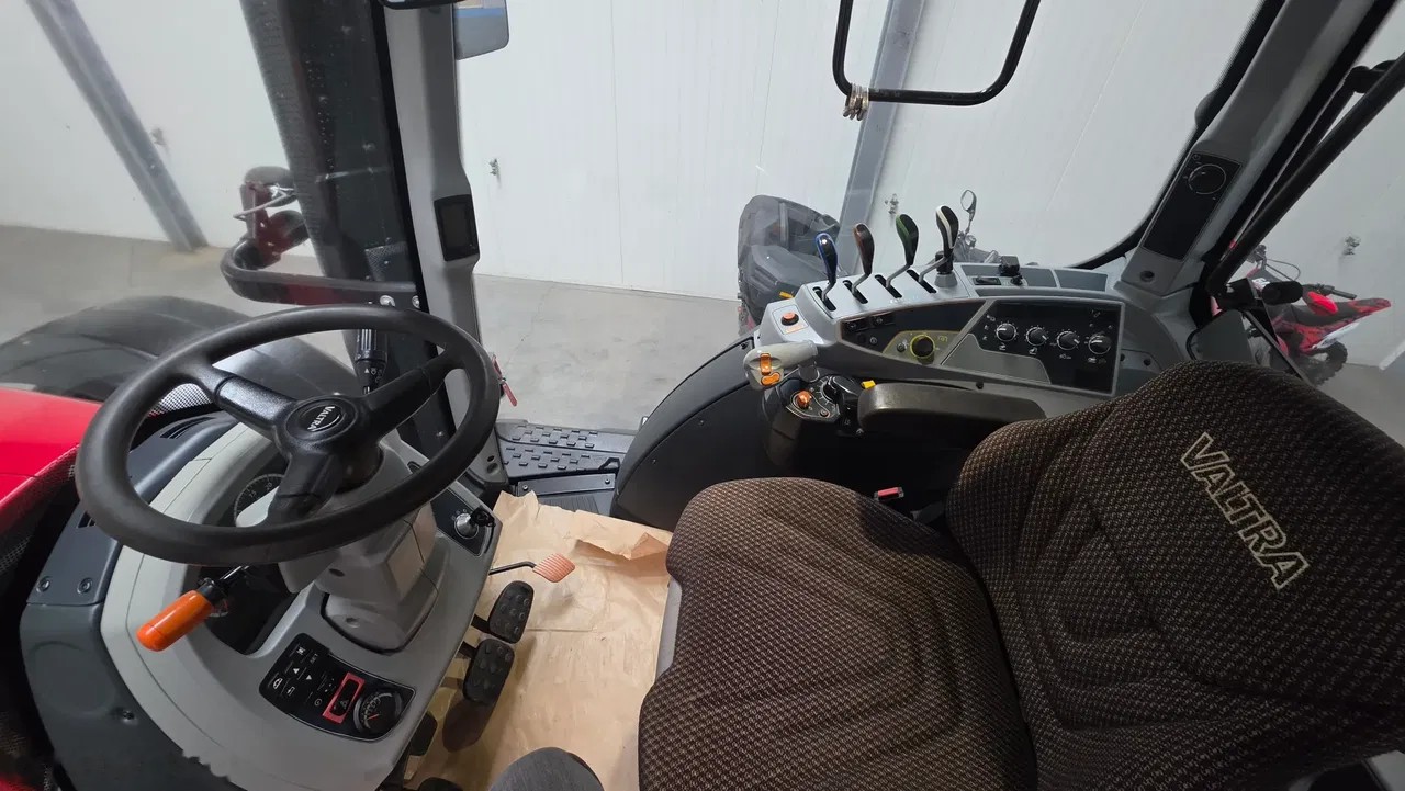 2015 Valtra, 4 200 mth, dovoz Skladem v EU — foto 5 z 24
