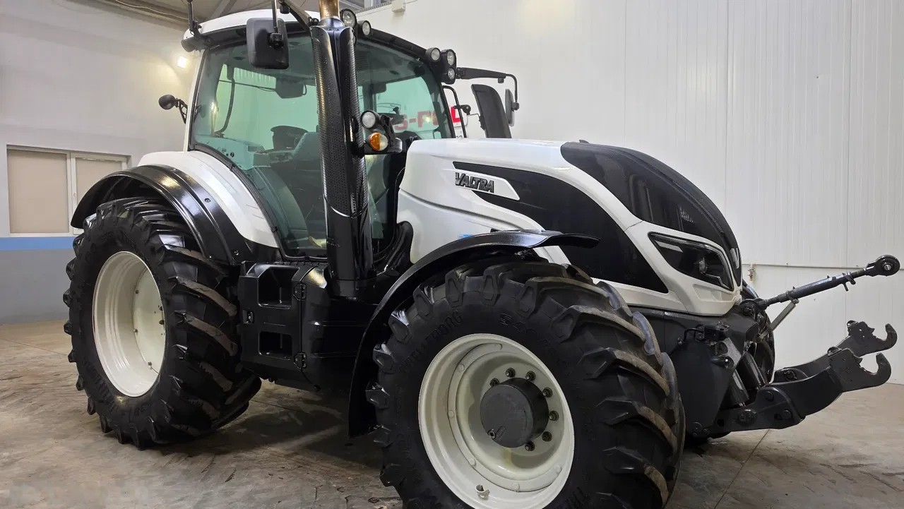 2015 Valtra, 4 200 mth, dovoz Skladem v EU — foto 7 z 24