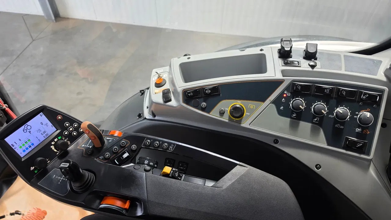 2015 Valtra, 4 200 mth, dovoz Skladem v EU — foto 9 z 24