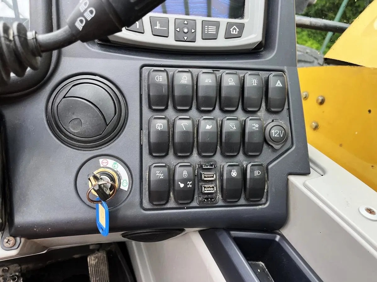 2018 Caterpillar TH357D AG HANDLER, 4 176 mth, dovoz Skladem v EU — foto 14 z 15