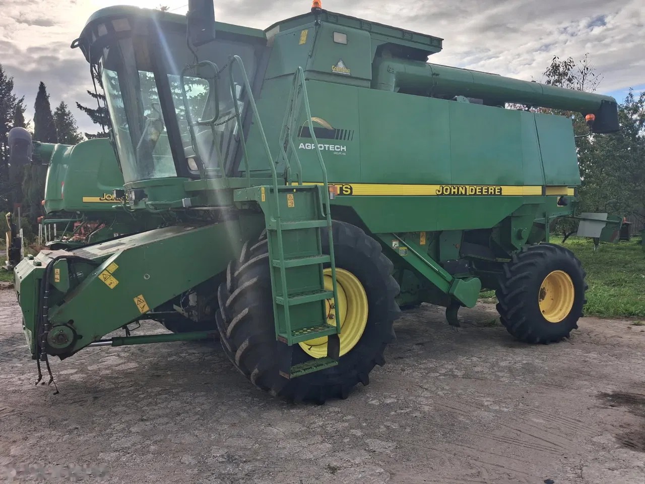 2000 John Deere, 2 620 mth, dovoz Skladem v EU — foto 2 z 8