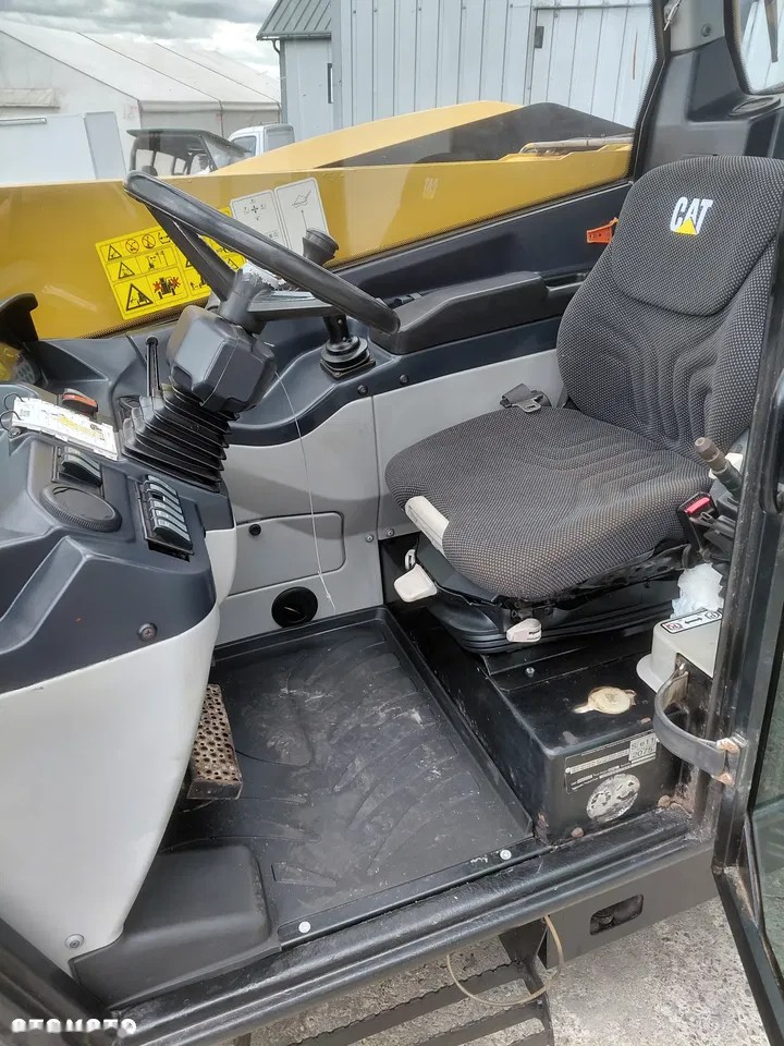 2012 Caterpillar TH336, 7 599 mth, dovoz Skladem v EU — foto 8 z 13
