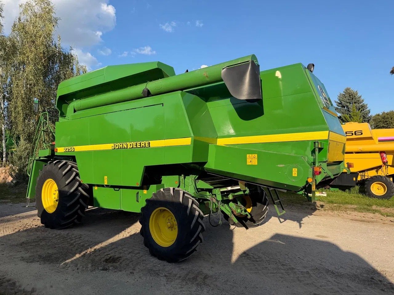 2001 John Deere 2256, dovoz Skladem v EU — foto 3 z 20