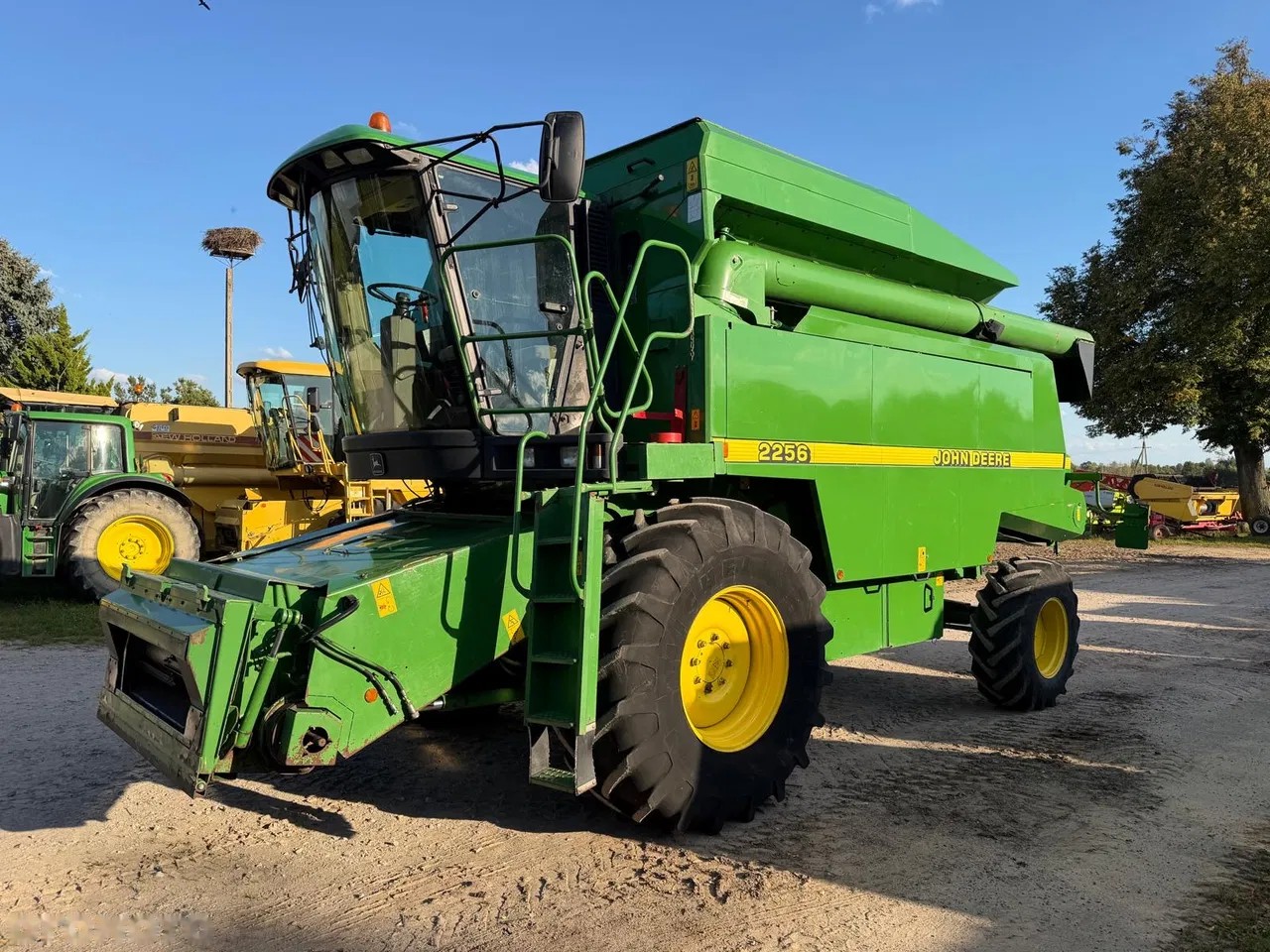 2001 John Deere 2256, dovoz Skladem v EU — foto 4 z 20