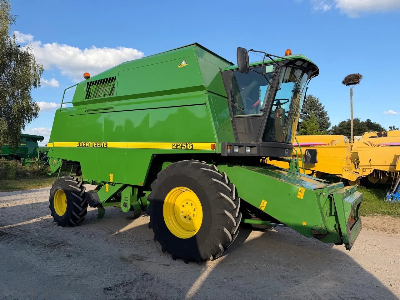 2001 John Deere 2256, dovoz Skladem v EU — foto 5 z 20