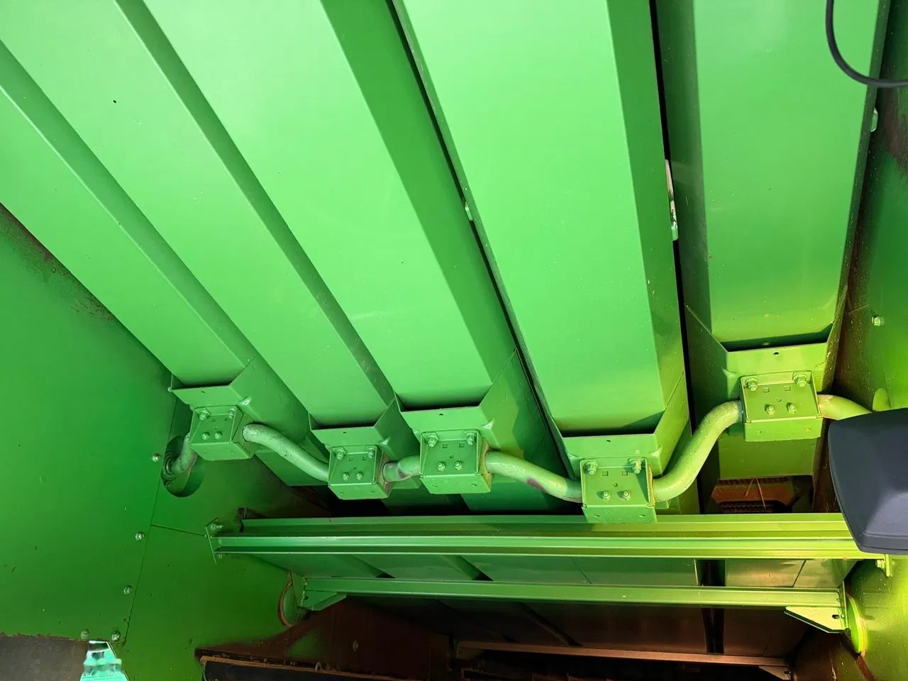 2001 John Deere 2256, dovoz Skladem v EU — foto 6 z 20