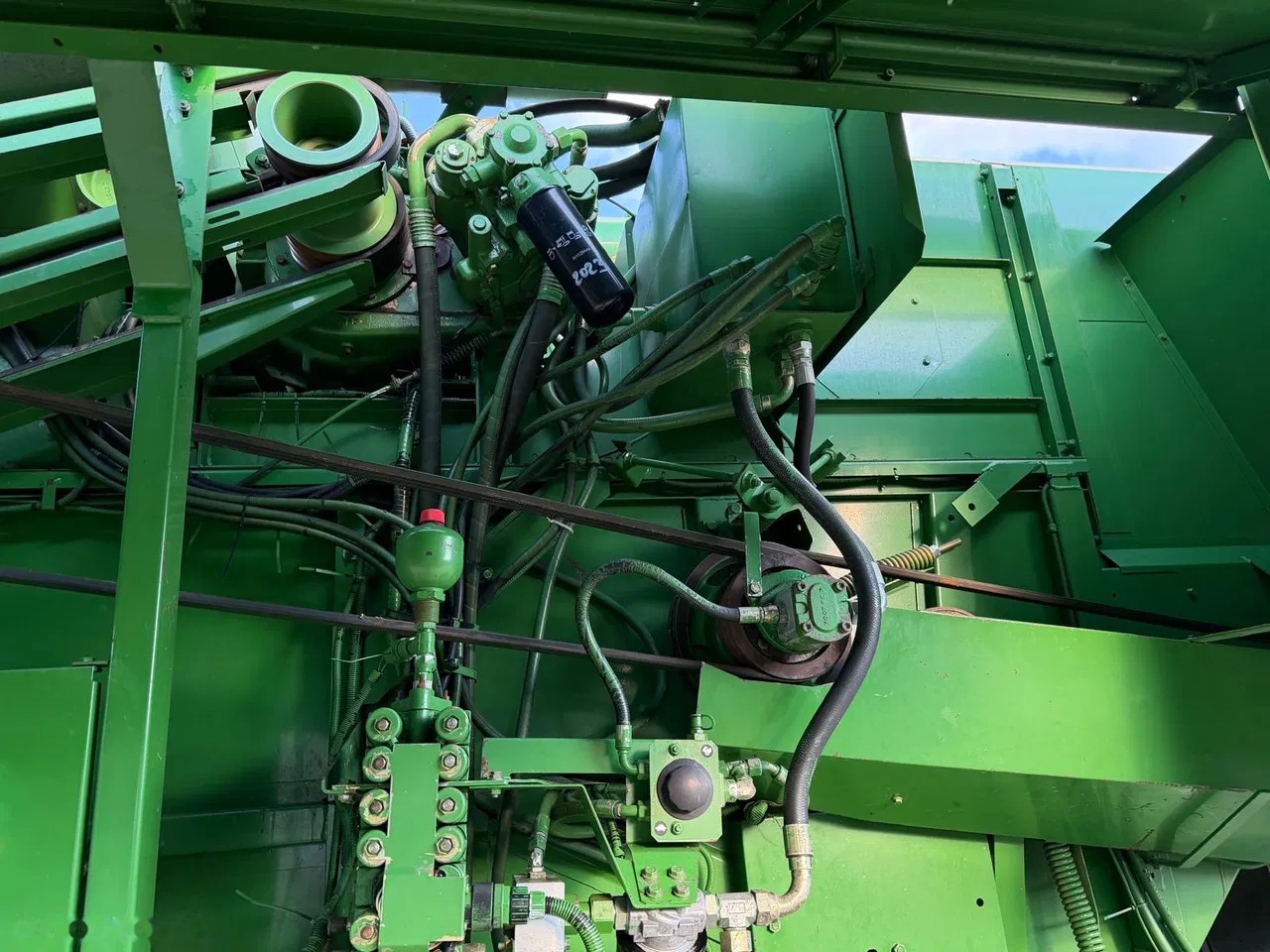2001 John Deere 2256, dovoz Skladem v EU — foto 8 z 20