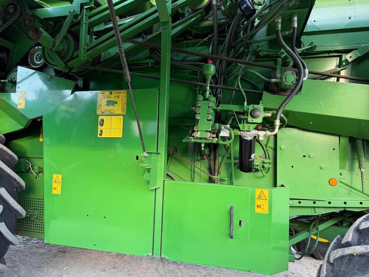 2001 John Deere 2256, dovoz Skladem v EU — foto 9 z 20