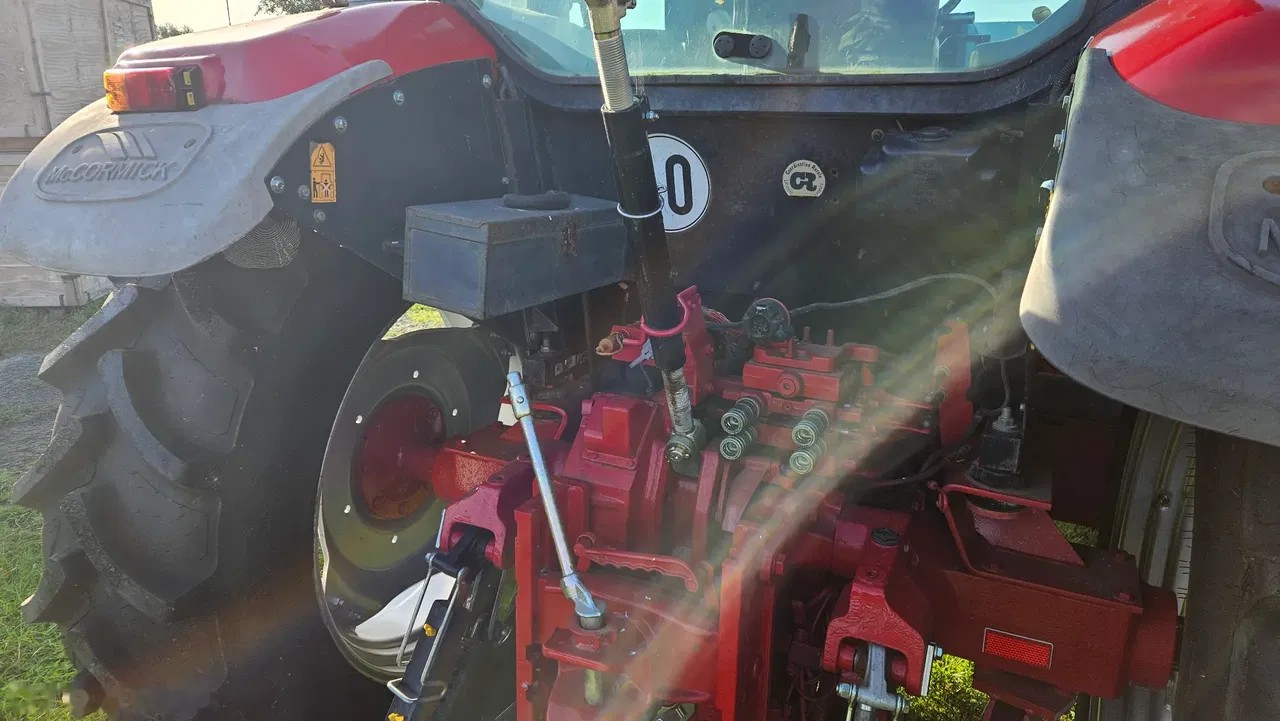 2002 Mccormick MC90, 8 000 mth, dovoz Skladem v EU — foto 14 z 17