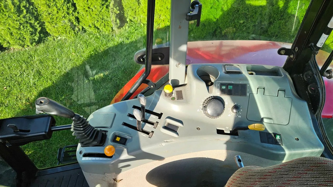 2002 Mccormick MC90, 8 000 mth, dovoz Skladem v EU — foto 15 z 17