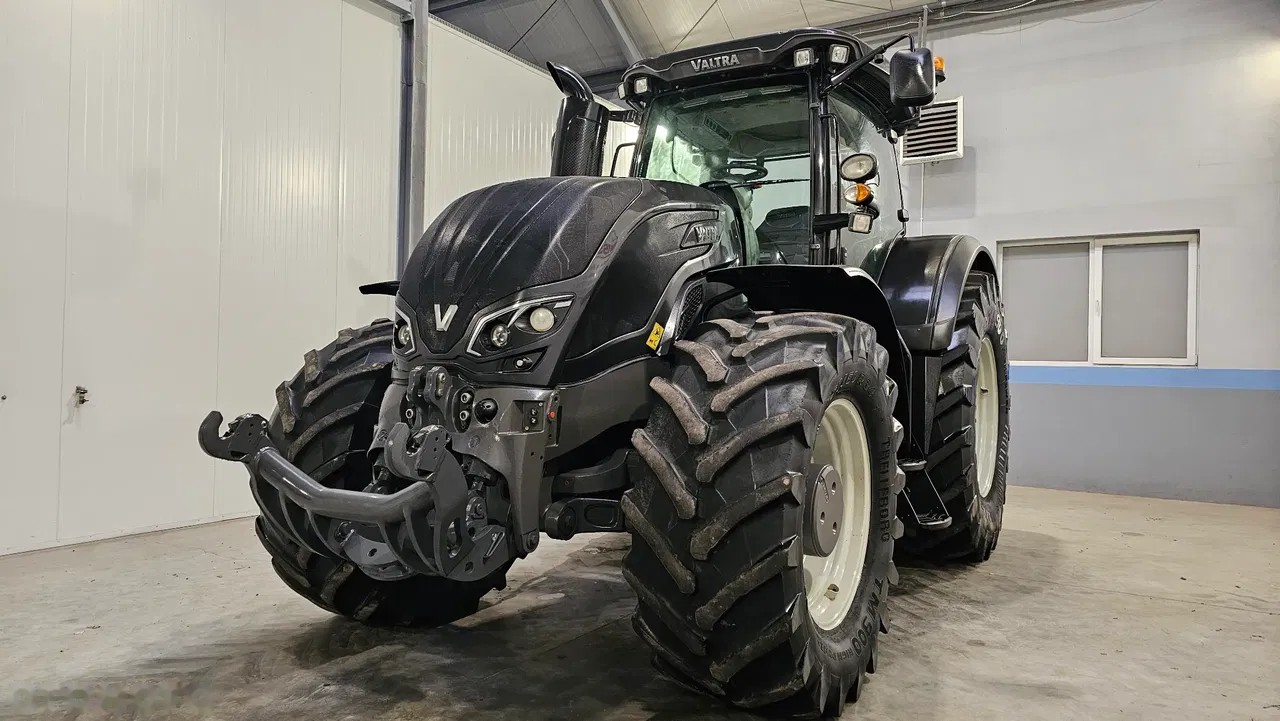 2015 Valtra, 5 500 mth, dovoz Skladem v EU — foto 11 z 13