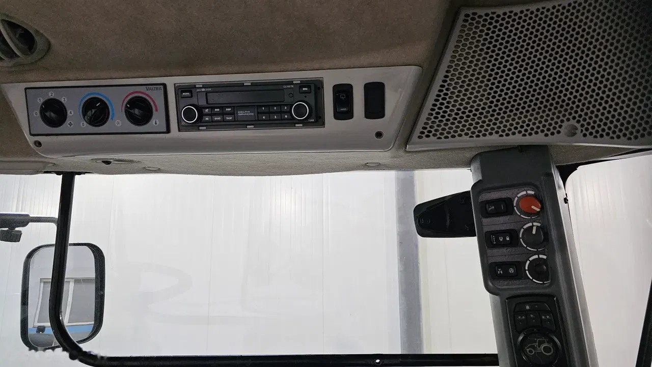 2015 Valtra, 5 500 mth, dovoz Skladem v EU — foto 13 z 13