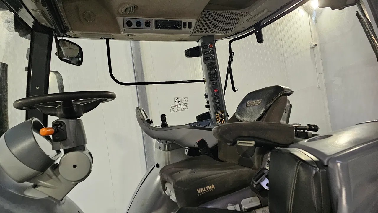 2015 Valtra, 5 500 mth, dovoz Skladem v EU — foto 4 z 13
