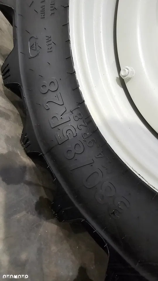 2017 Valtra, 5 500 mth, dovoz Skladem v EU — foto 11 z 15
