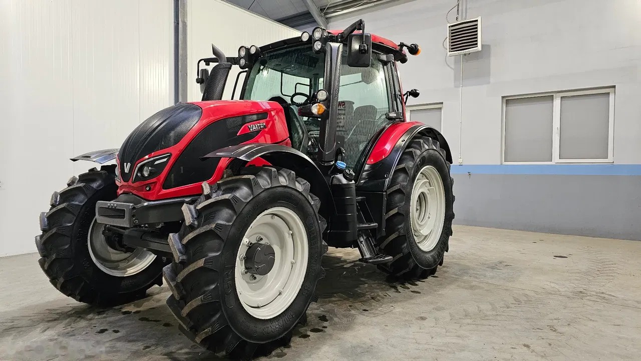 2017 Valtra, 5 500 mth, dovoz Skladem v EU — foto 2 z 15