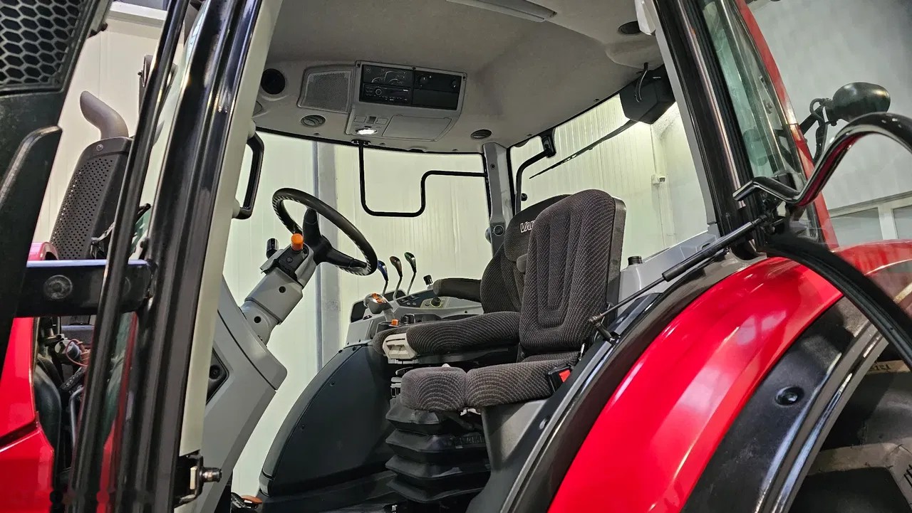 2017 Valtra, 5 500 mth, dovoz Skladem v EU — foto 3 z 15