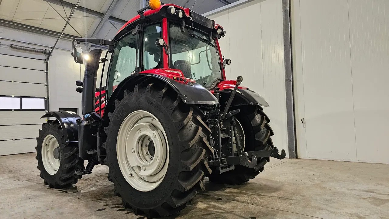 2017 Valtra, 5 500 mth, dovoz Skladem v EU — foto 9 z 15