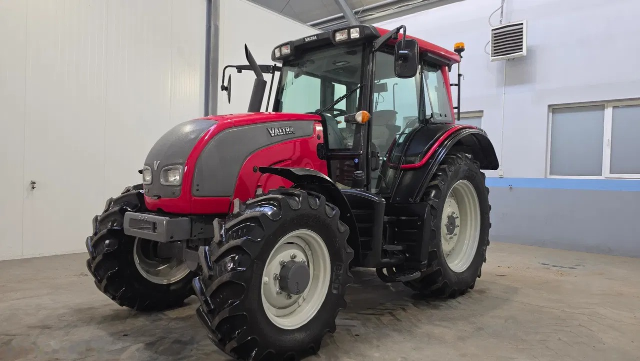 2013 Valtra, 7 500 mth, dovoz Skladem v EU — foto 2 z 14