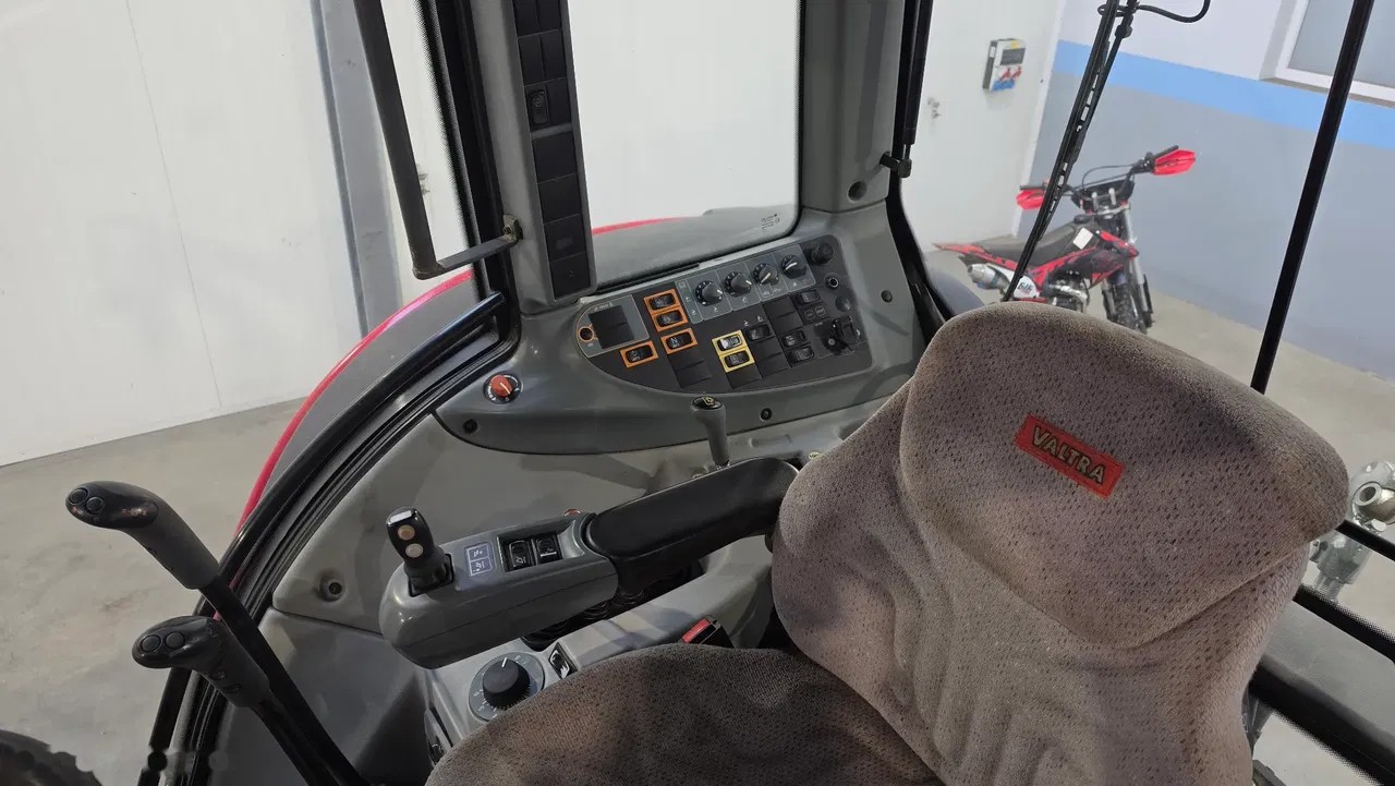 2013 Valtra, 7 500 mth, dovoz Skladem v EU — foto 4 z 14