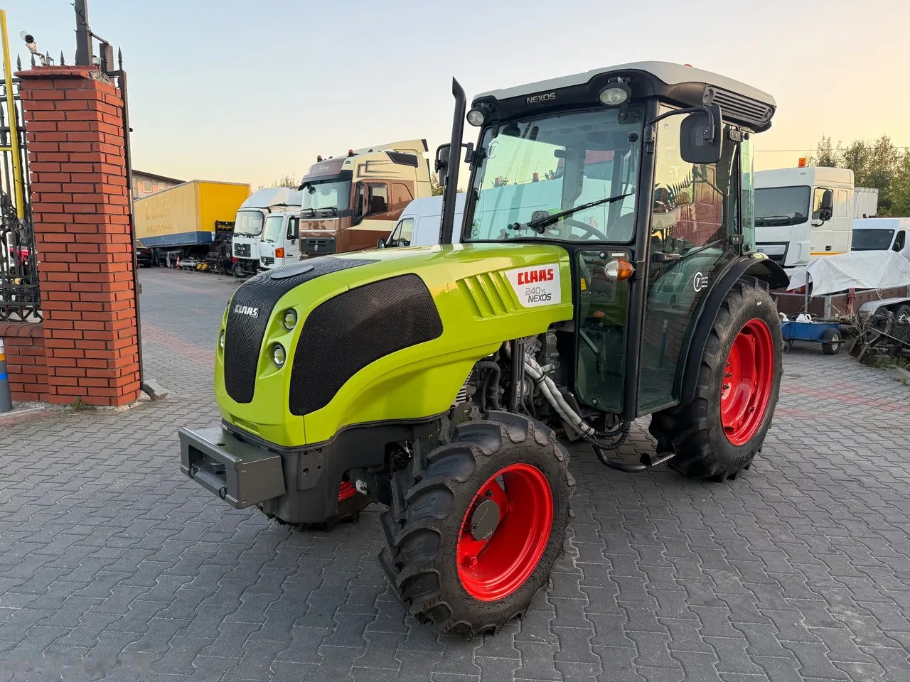 2014 Claas NEXOS, 3 647 mth, dovoz Skladem v EU — foto 3 z 11