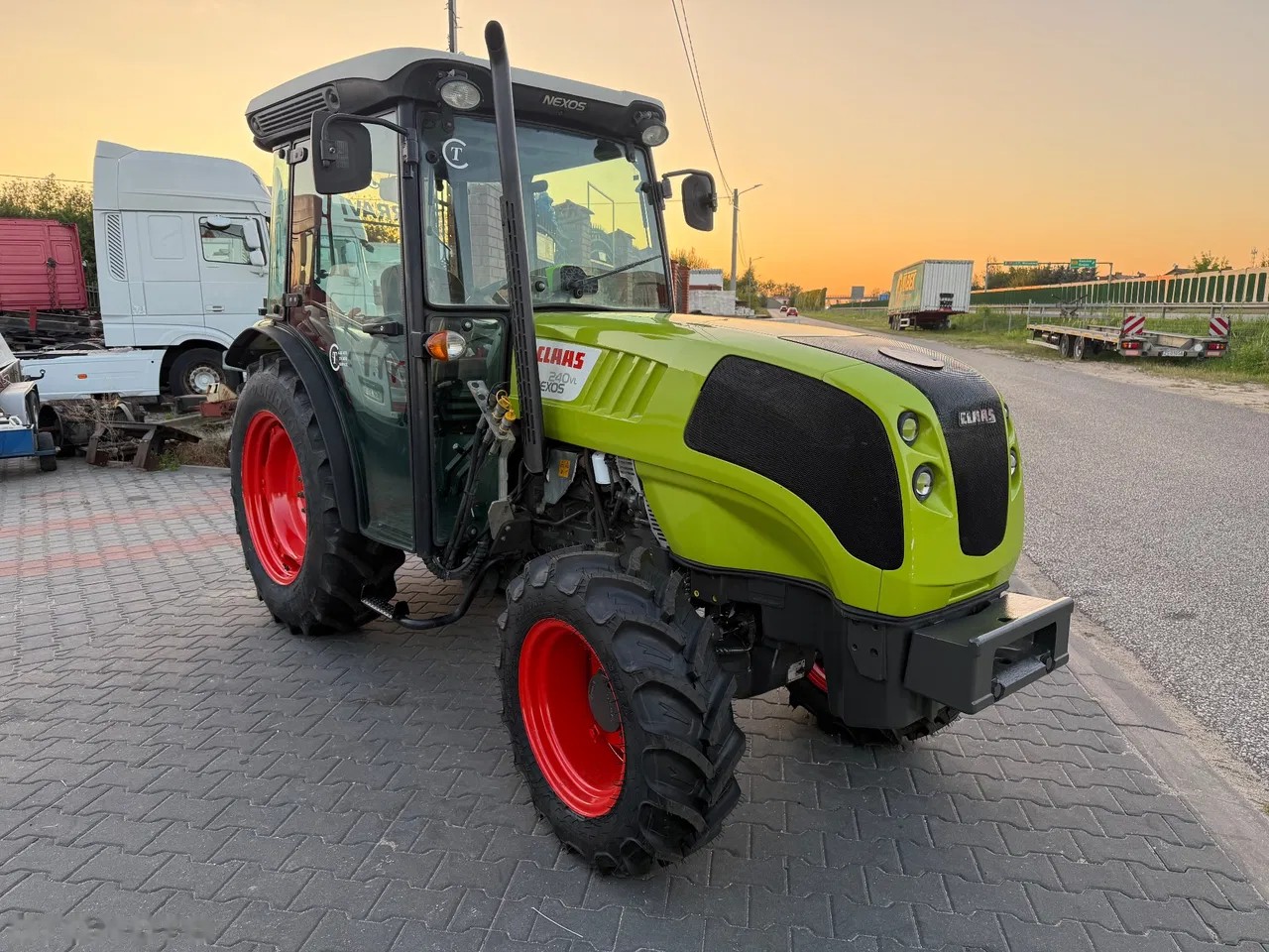 2014 Claas NEXOS, 3 647 mth, dovoz Skladem v EU — foto 4 z 11