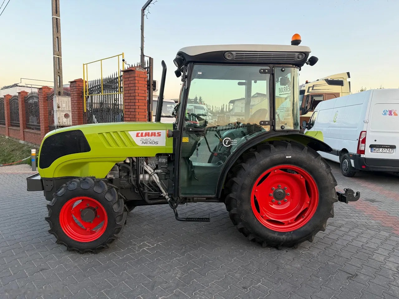 2014 Claas NEXOS, 3 647 mth, dovoz Skladem v EU — foto 8 z 11