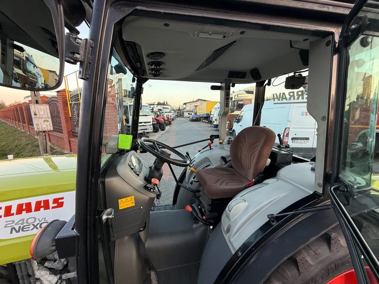 2014 Claas NEXOS, 3 647 mth, dovoz Skladem v EU — foto 9 z 11