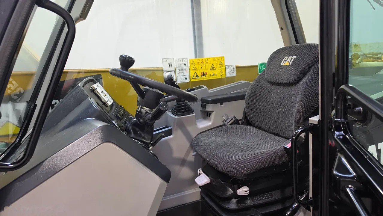 2018 Caterpillar TH, 4 500 mth, dovoz Skladem v EU — foto 4 z 12