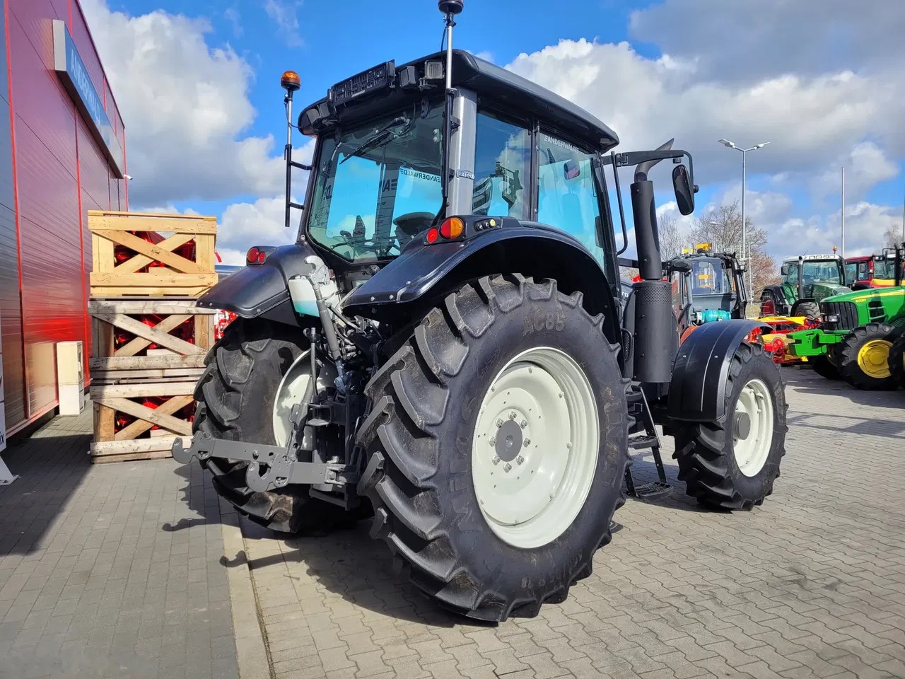 2014 Valtra N103.4, 3 500 mth, dovoz Skladem v EU — foto 5 z 18