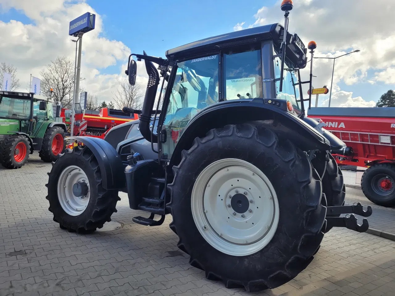 2014 Valtra N103.4, 3 500 mth, dovoz Skladem v EU — foto 8 z 18