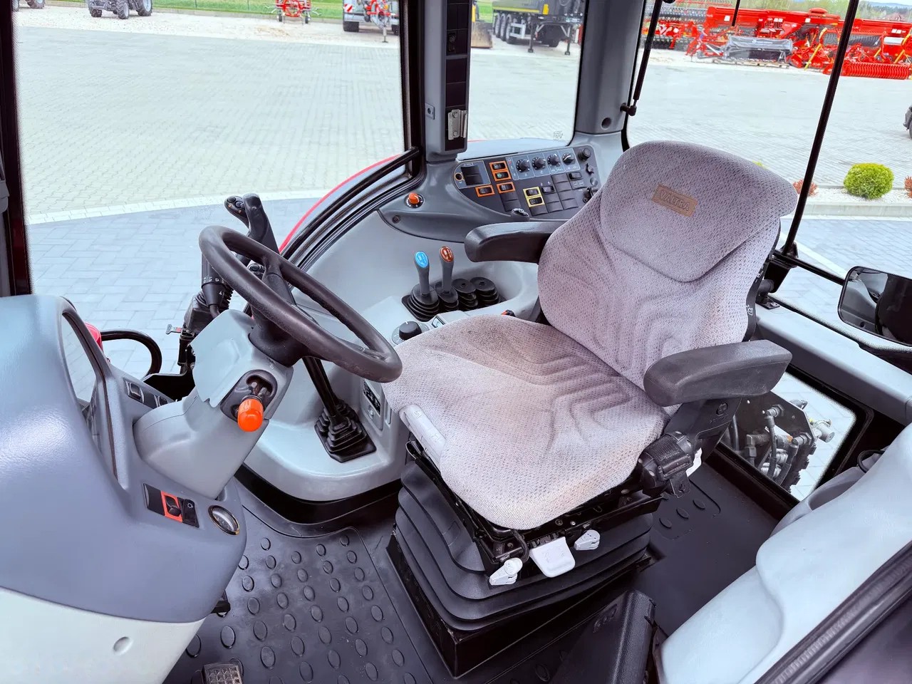 2013 Valtra, 4 100 mth, dovoz Skladem v EU — foto 11 z 12
