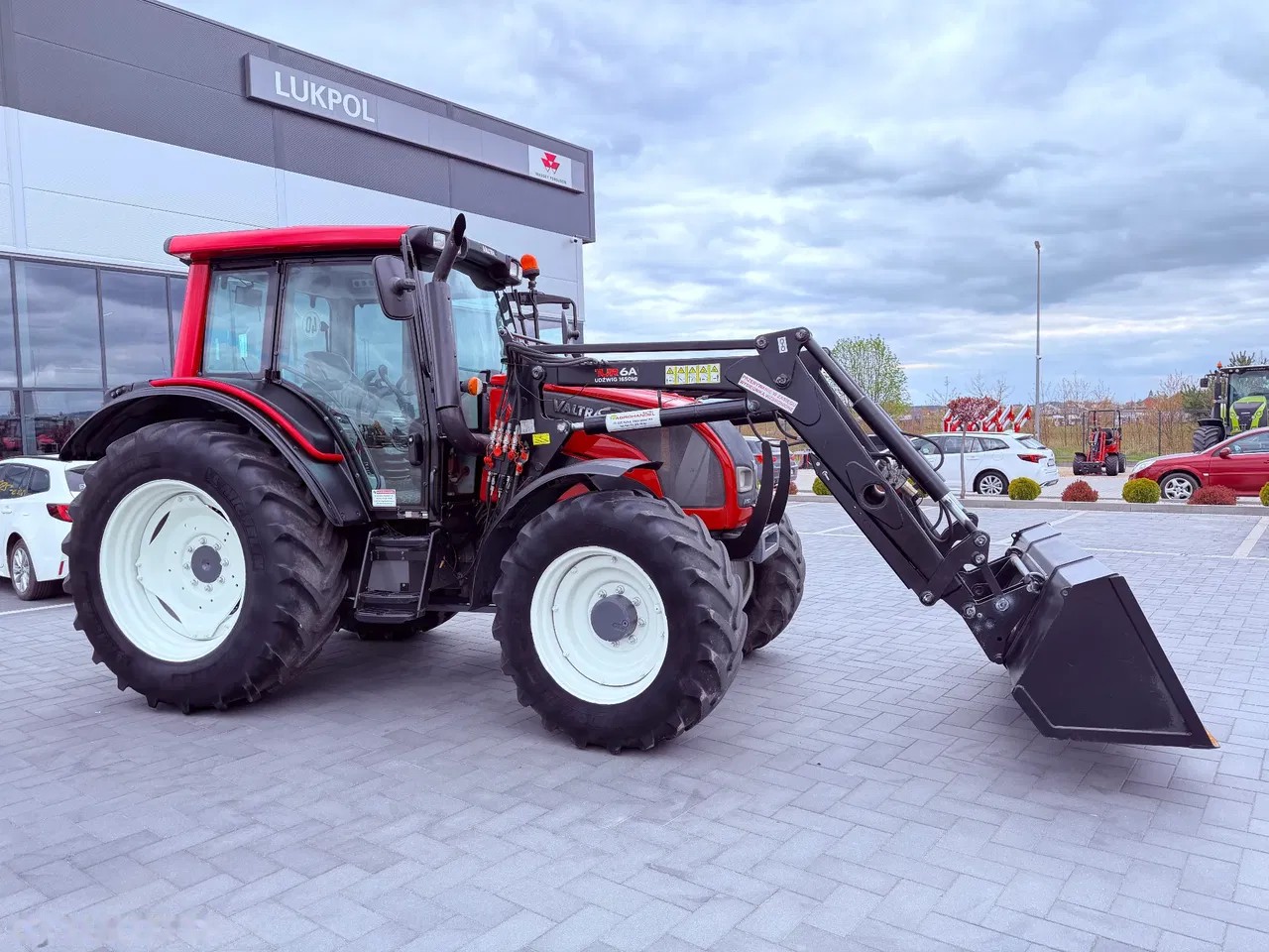 2013 Valtra, 4 100 mth, dovoz Skladem v EU — foto 2 z 12