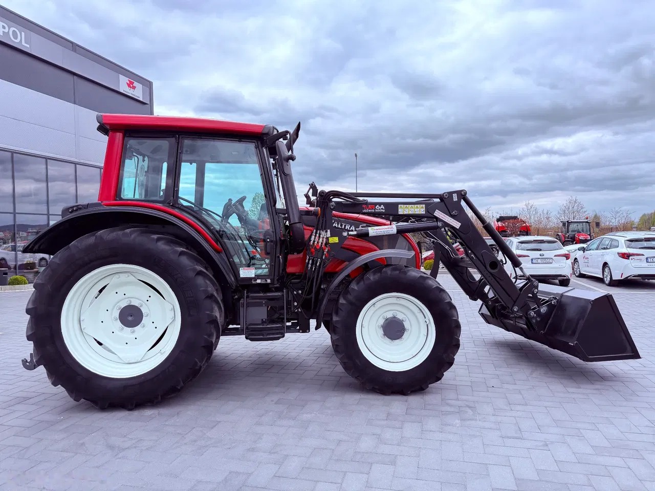 2013 Valtra, 4 100 mth, dovoz Skladem v EU — foto 3 z 12