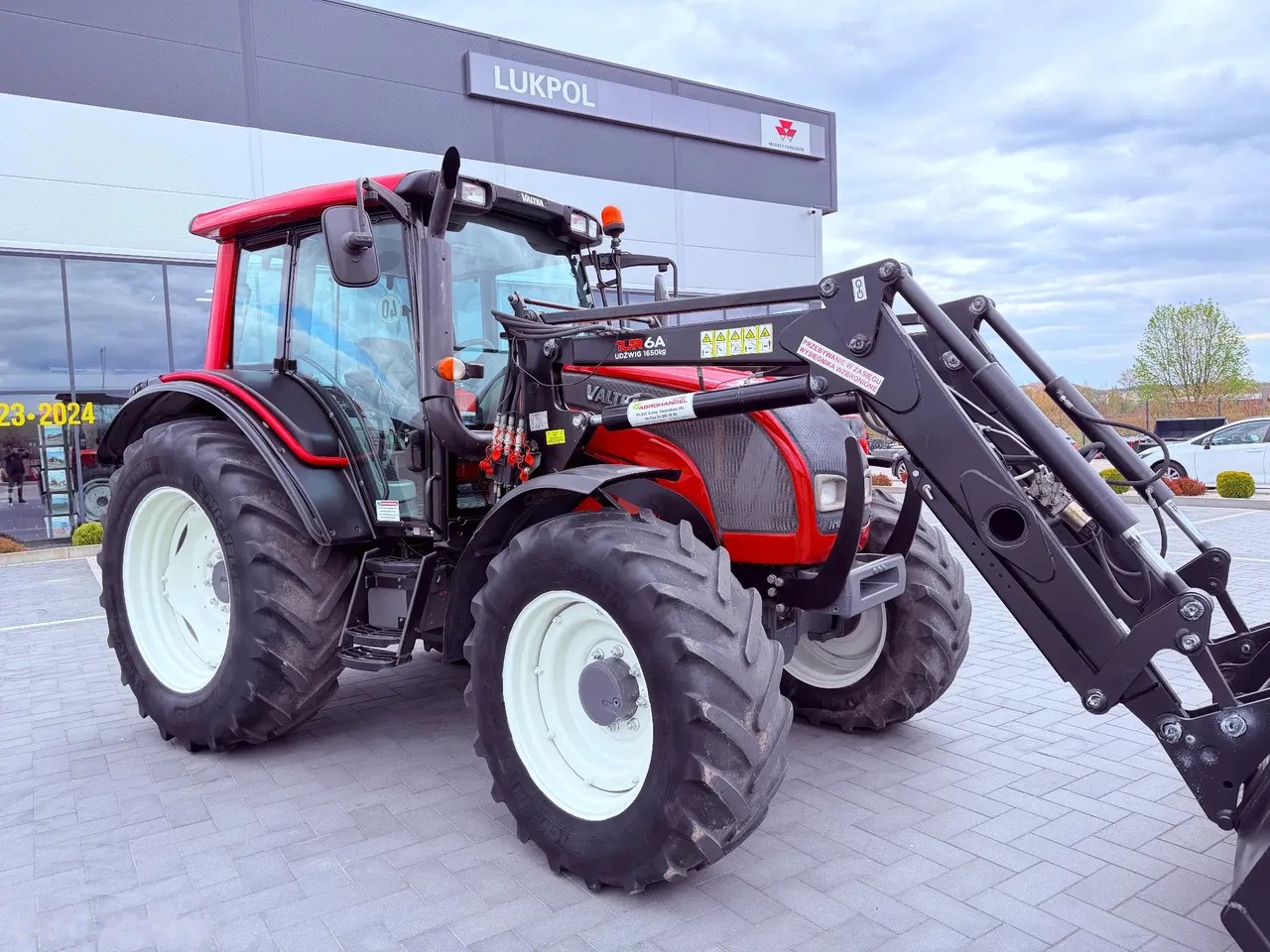 2013 Valtra, 4 100 mth, dovoz Skladem v EU — foto 9 z 12