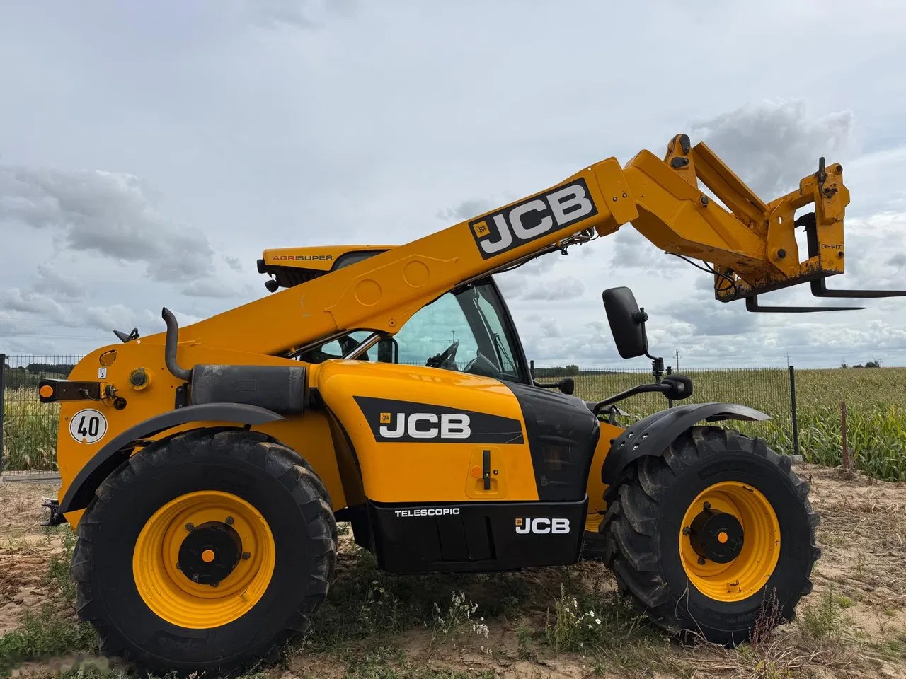 2011 JCB TELESKOPICKÝ, 6 800 mth, dovoz Skladem v EU — foto 1
